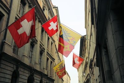 Comment puis-je mieux m'informer sur les actualités en Suisse?